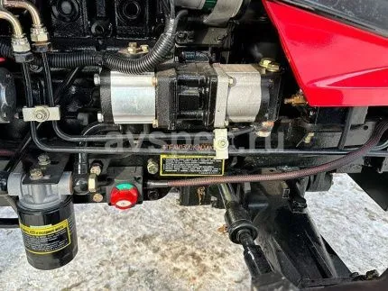 Трактор Dongfeng DF-404C G2 с кабиной с фронтальным погрузчиком